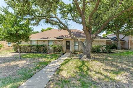 3313 Courtland Place Garland, TX 75040