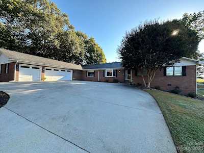 129 Stonehenge Ln Statesville, NC 28625
