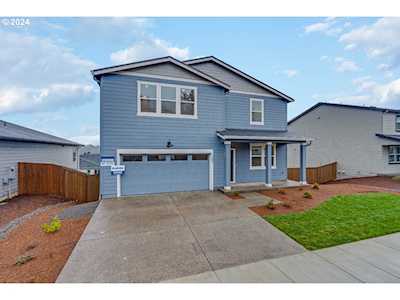 1408 W 16th CIR La Center, WA 98629