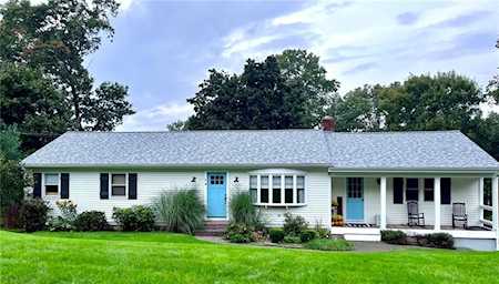 14 Nicholas Dr Cumberland, RI 02864