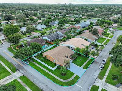 3374 NW 27th Ter Boca Raton, FL 33434