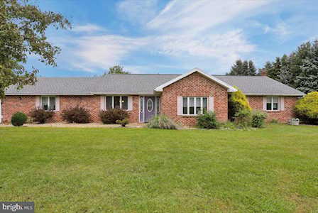 18 Birdsfoot Dr Robesonia, PA 19551