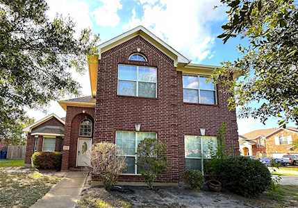 8206 Creekside Willow Ct Tomball, TX 77375