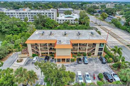 1650 Pine Tree Ln #104 Sarasota, FL 34236