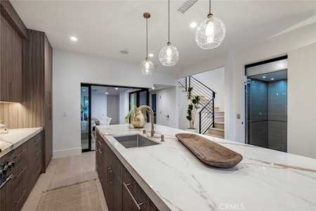 419 Narcissus Ave Corona Del Mar, CA 92625