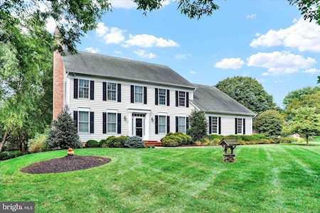 4041 Holly Knoll Dr Glen Arm, MD 21057