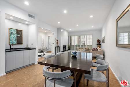 2324 S Beverly Glen Blvd #207 Los Angeles, CA 90064