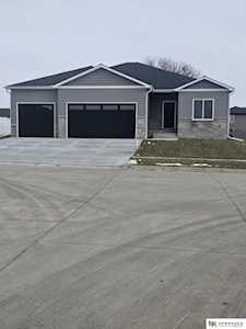 1304 Birchwood Dr Hickman, NE 68372