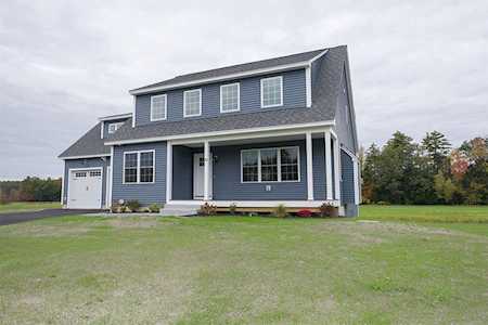 20 Diane Ln Sandown, NH 03873