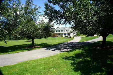 840 Blue Mountain Dr Walnutport, PA 18088