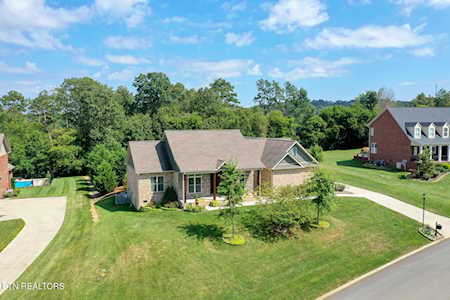 210 Williamsburg Dr Lenoir City, TN 37772