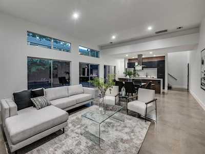2211 N Fitzhugh Avenue Dallas, TX 75204