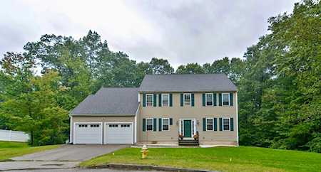 376 Lincoln Cir Northbridge, MA 01534