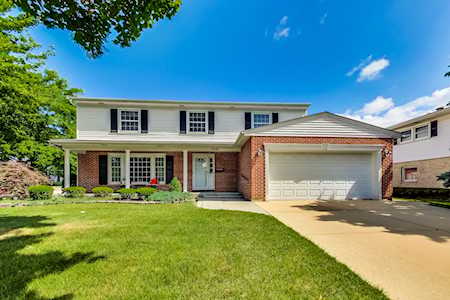 1816 E Robinhood Ln Arlington Heights, IL 60004