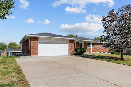 906 Quince Dr St Charles, MO 63301