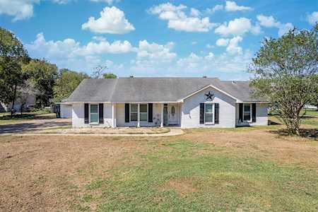 1514 N Main St Highlands, TX 77562