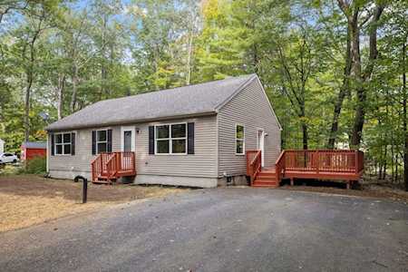 38 Newport Dr Barnstead, NH 03225