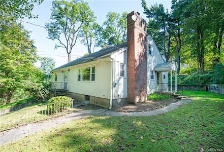 89 Locust Rd Pleasantville, NY 10570