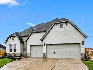 1739 South Pointe Dr Friendswood, TX 77546