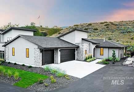 3755 N Horse Trail Ln Boise, ID 83702