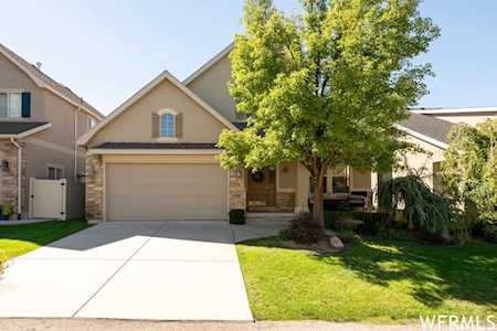1958 E Bluffside Cir Sandy, UT 84092