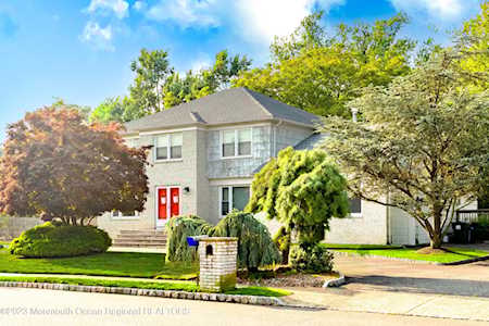 27 Marigold Ln Marlboro, NJ 07746