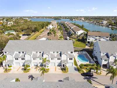 915 Harbour House Dr Indian Rocks Beach, FL 33785