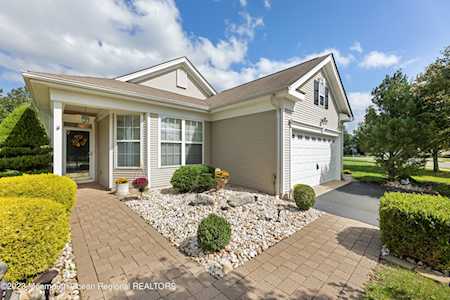 4 Carlisle Dr Jackson, NJ 08527
