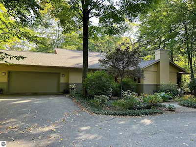 12055 S Woodwinds Circle #25 Traverse City, MI 49684