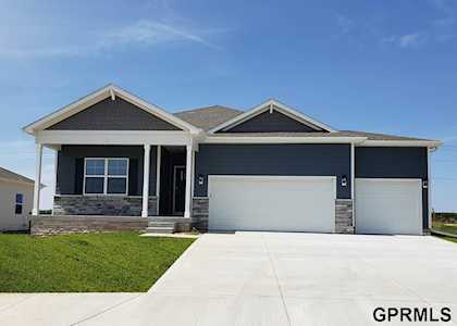 6413 Clear Creek St Papillion, NE 68157