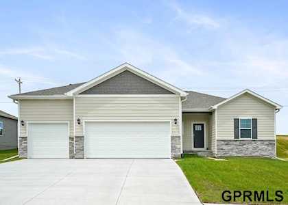 6433 Clear Creek St Papillion, NE 68157