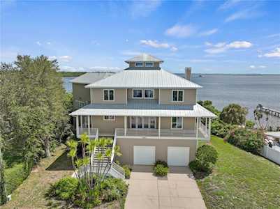 1667 Sea Breeze Dr Tarpon Springs, FL 34689