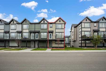 30 Evanscrest Park NW Calgary, AB T3P 1R3