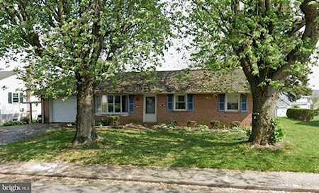 384 Valley View Dr New Holland, PA 17557