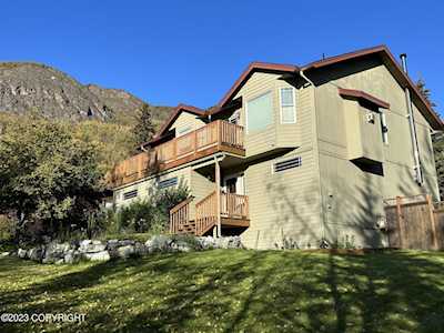 10129 Preuss Ln Eagle River, AK 99577