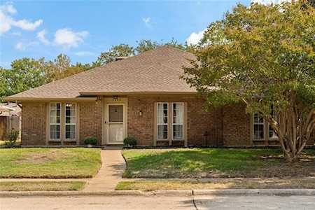2102 Glenbrook Meadows Drive Garland, TX 75040