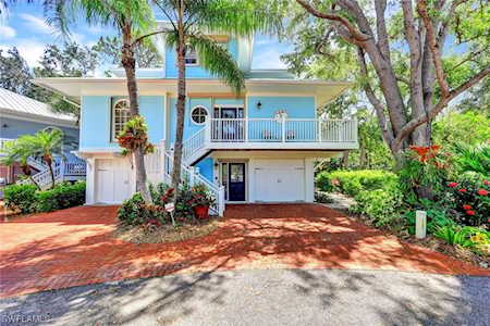 3822 Survey Circle Bonita Springs, FL 34134