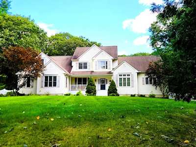 18 Fulling Mill Dr Charlton, MA 01507