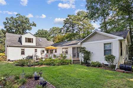 84 Lakeside Dr Newport News, VA 23606