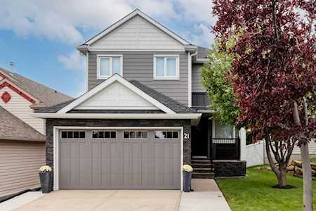21 Harvest Oak Dr NE Calgary, AB T3K 4E2