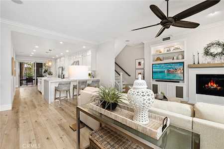 71 Vantis Dr Aliso Viejo, CA 92656