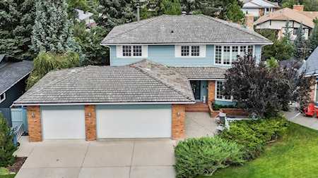 28 Woodmont Place SW Calgary, AB T2W 4N3