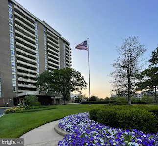 1800 Old Meadow Rd #405 Mclean, VA 22102