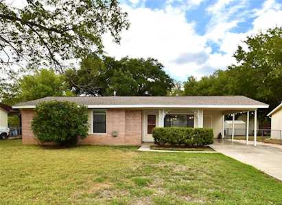 504 Candlelight LN San Marcos, TX 78666