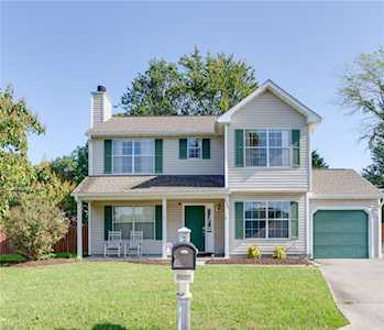 1304 Pinecroft Ln Chesapeake, VA 23323