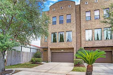 748 W 16th St Houston, TX 77008
