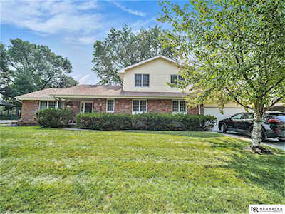7441 Whitestone Dr Lincoln, NE 68506