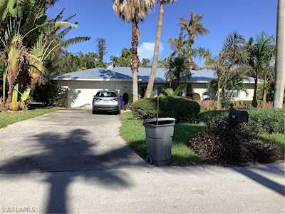 405 Putter Point Dr Naples, FL 34103