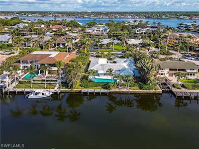 1990 S 7th St Naples, FL 34102