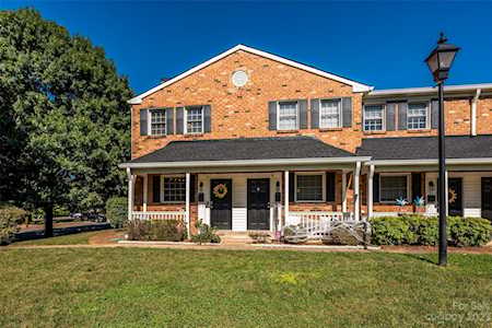 1330 Green Oaks Ln Charlotte, NC 28205